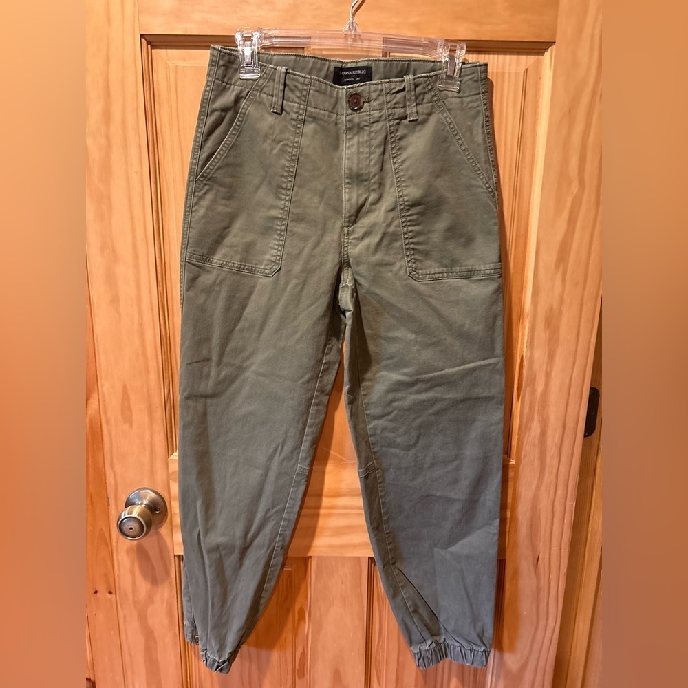 Banana Republic Authentic Chino women’s size 4